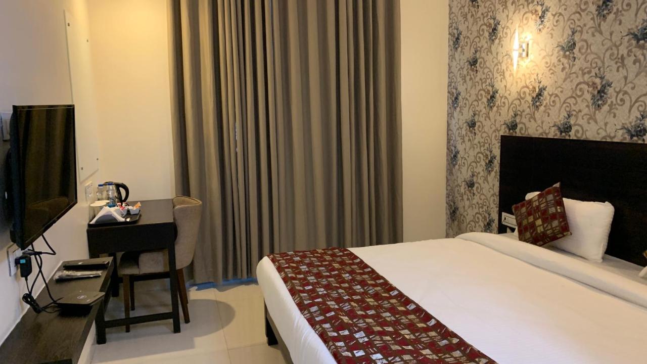 Hotel Singh'S By Wb Inn, Vashi, Navi Mumbai Kültér fotó