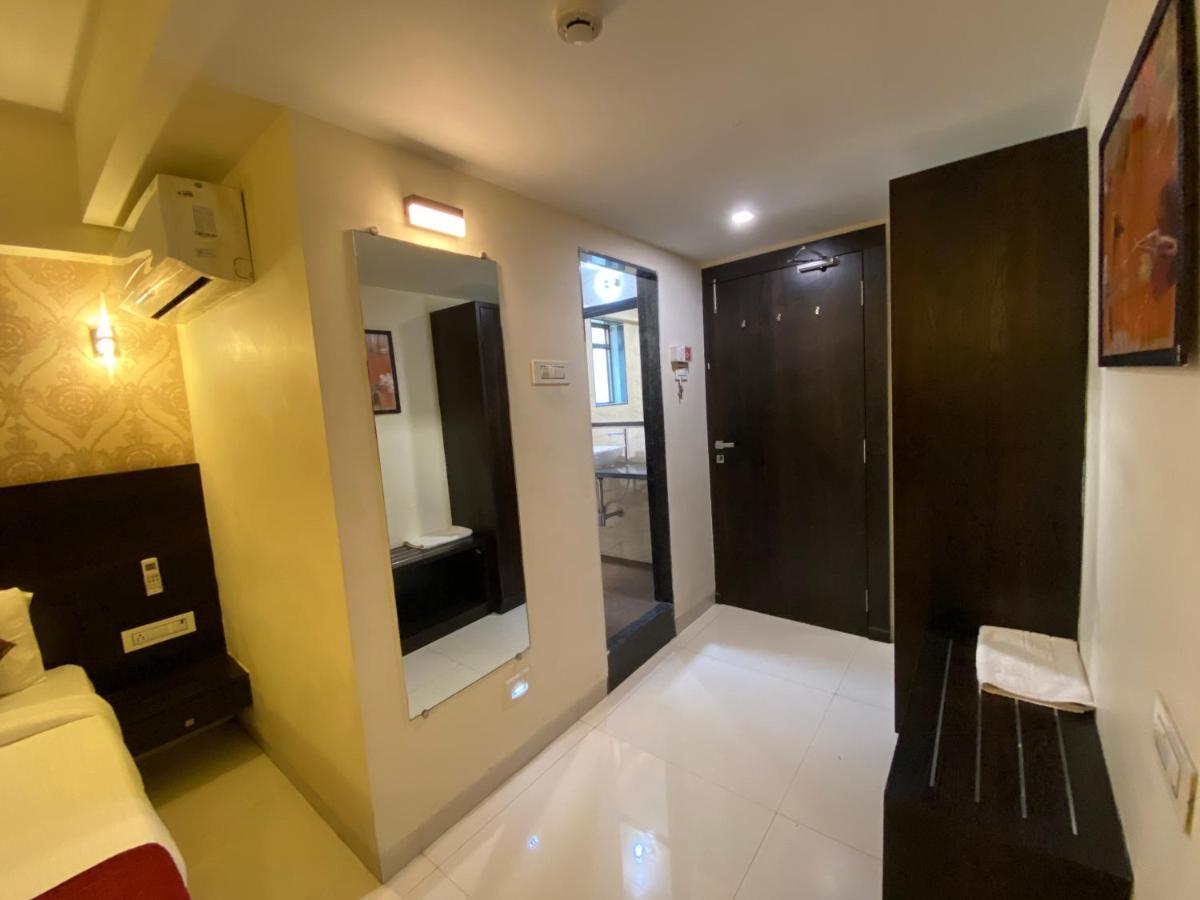 Hotel Singh'S By Wb Inn, Vashi, Navi Mumbai Kültér fotó