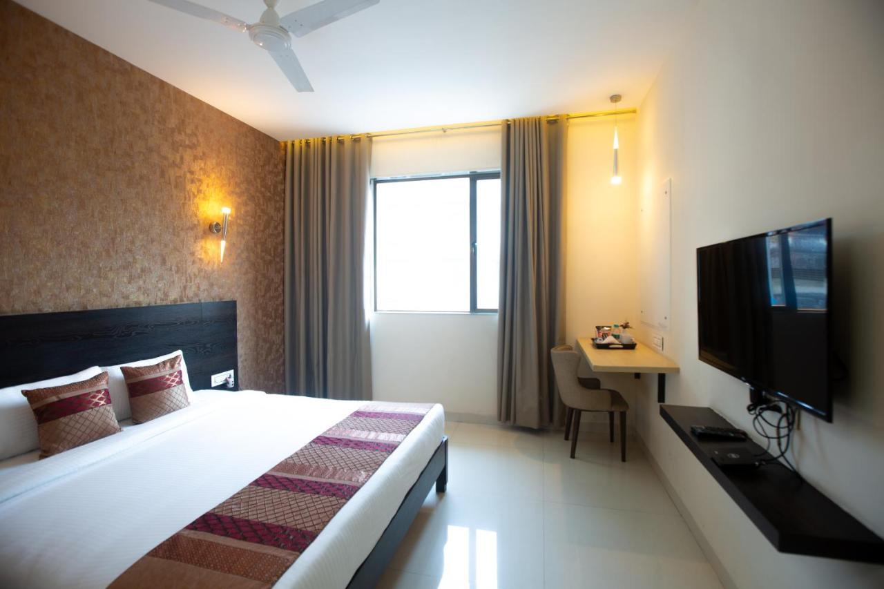Hotel Singh'S By Wb Inn, Vashi, Navi Mumbai Kültér fotó