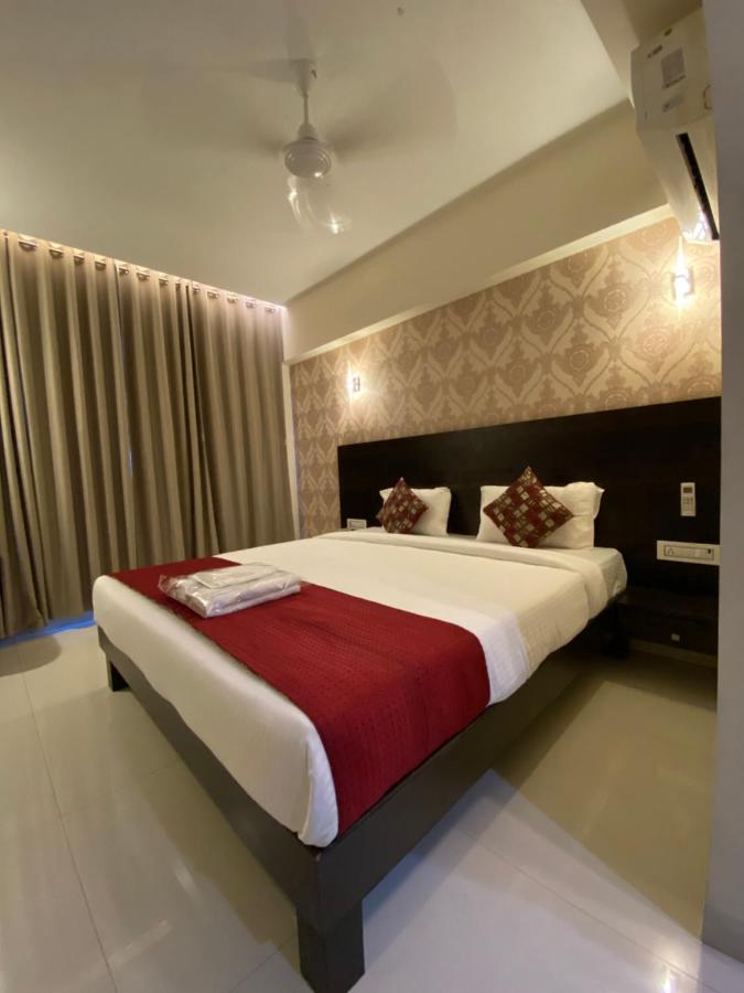 Hotel Singh'S By Wb Inn, Vashi, Navi Mumbai Kültér fotó