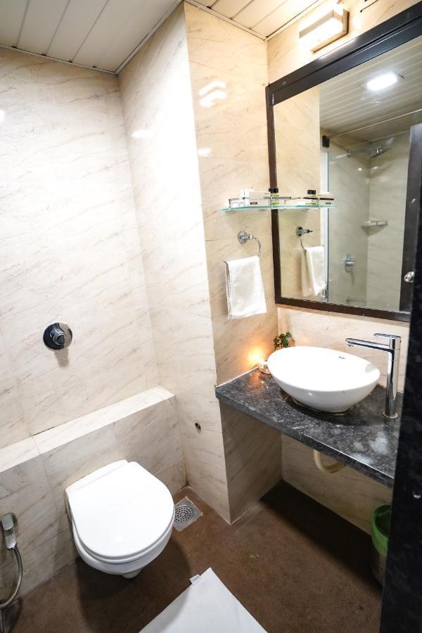 Hotel Singh'S By Wb Inn, Vashi, Navi Mumbai Kültér fotó