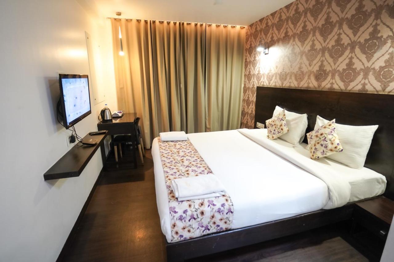 Hotel Singh'S By Wb Inn, Vashi, Navi Mumbai Kültér fotó